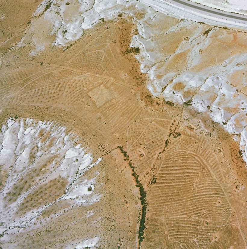 Excavating Tuleilat el Anab ("grape mounds" in Arabic) at Nitzana: Aerial photograph of Tuleilat el-Anab field near Nitzana. (Photo provided courtesy of Ofek Aerial Photography Ltd.)